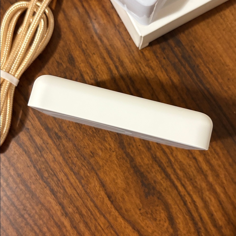 Magnetic Wireless Power Bank 10,000mAh Lightning to USB A - Picture 6 of 12